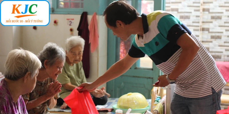 Hoạt động lan toả yêu thương tại trung tâm dưỡng lão TP. Cần Thơ rất ý nghĩa